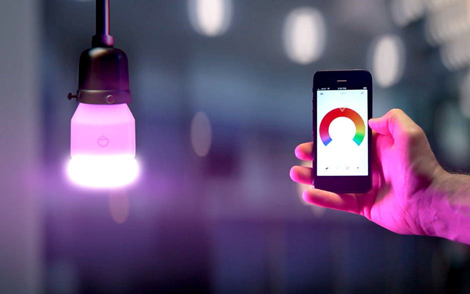 lifx_showcase_bulb_and_hand